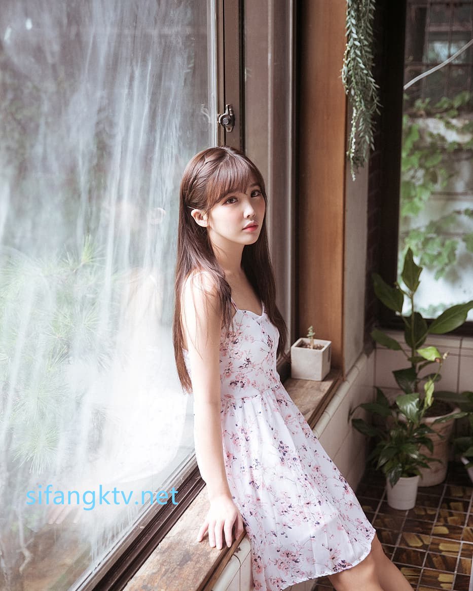 【2023-10-08】She is excited about outdoor exposure.m4v