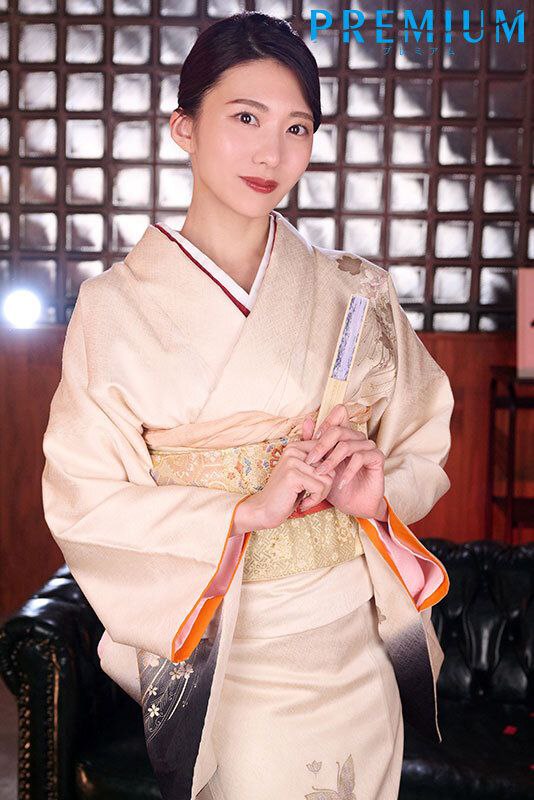 毕业季的极品婊妹，来大姨妈了还在发骚，草她小嘴玩她极品大奶子乳交好刺激，淫声荡语不断，掰开逼逼看特写